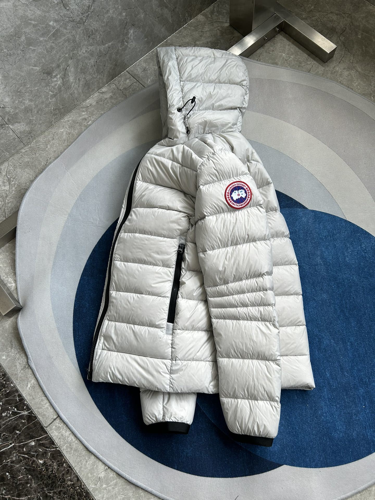 Canada Goose HyBridge Lite Jacket – Silver Edition