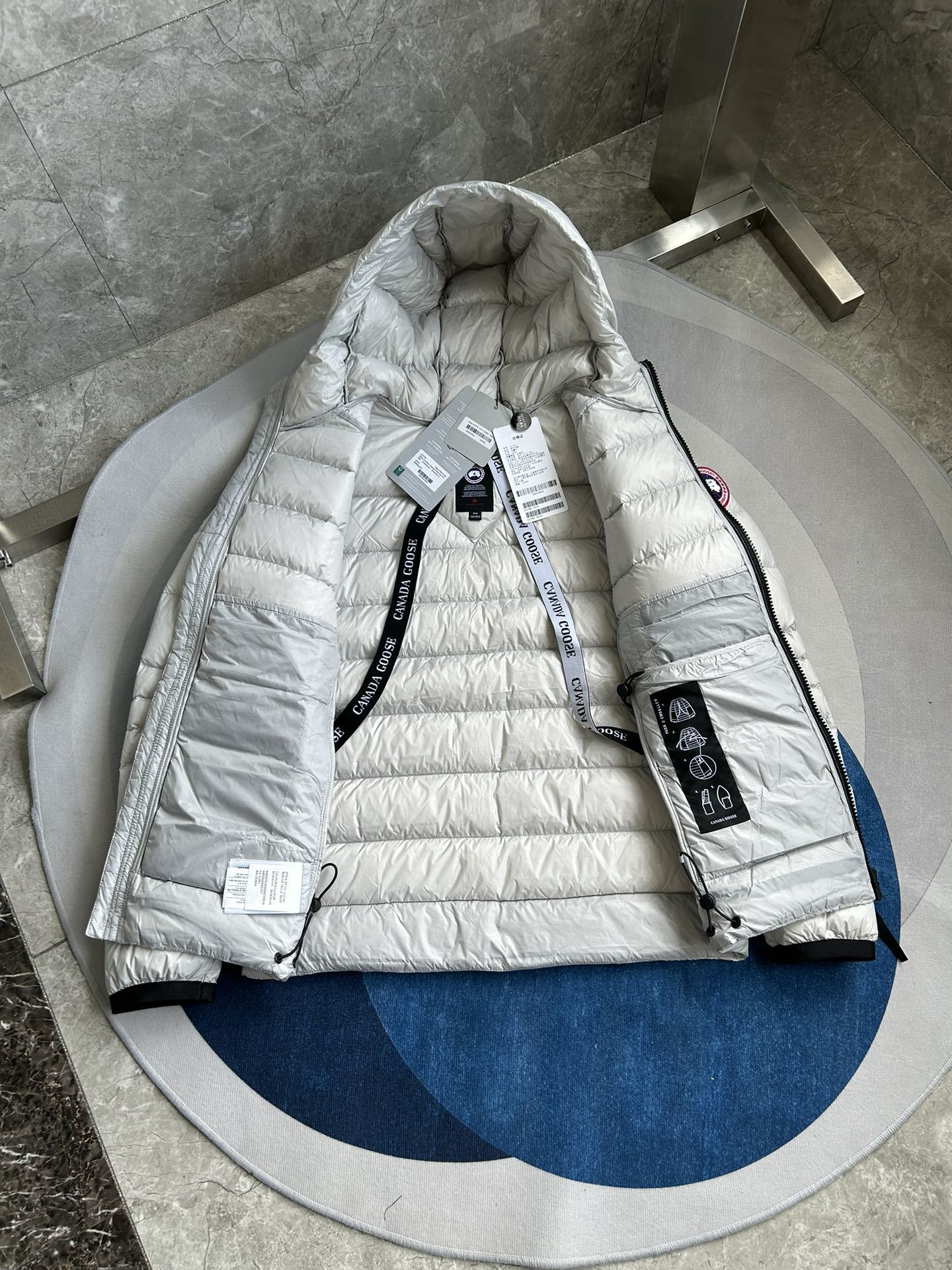 Canada Goose HyBridge Lite Jacket – Silver Edition