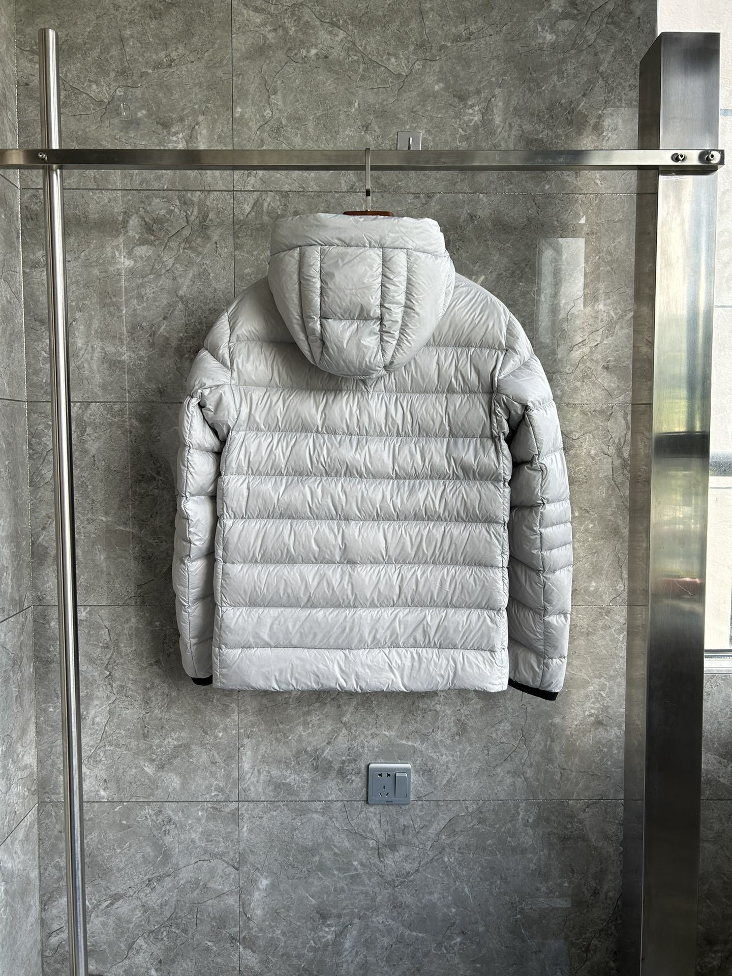 Canada Goose HyBridge Lite Jacket – Silver Edition