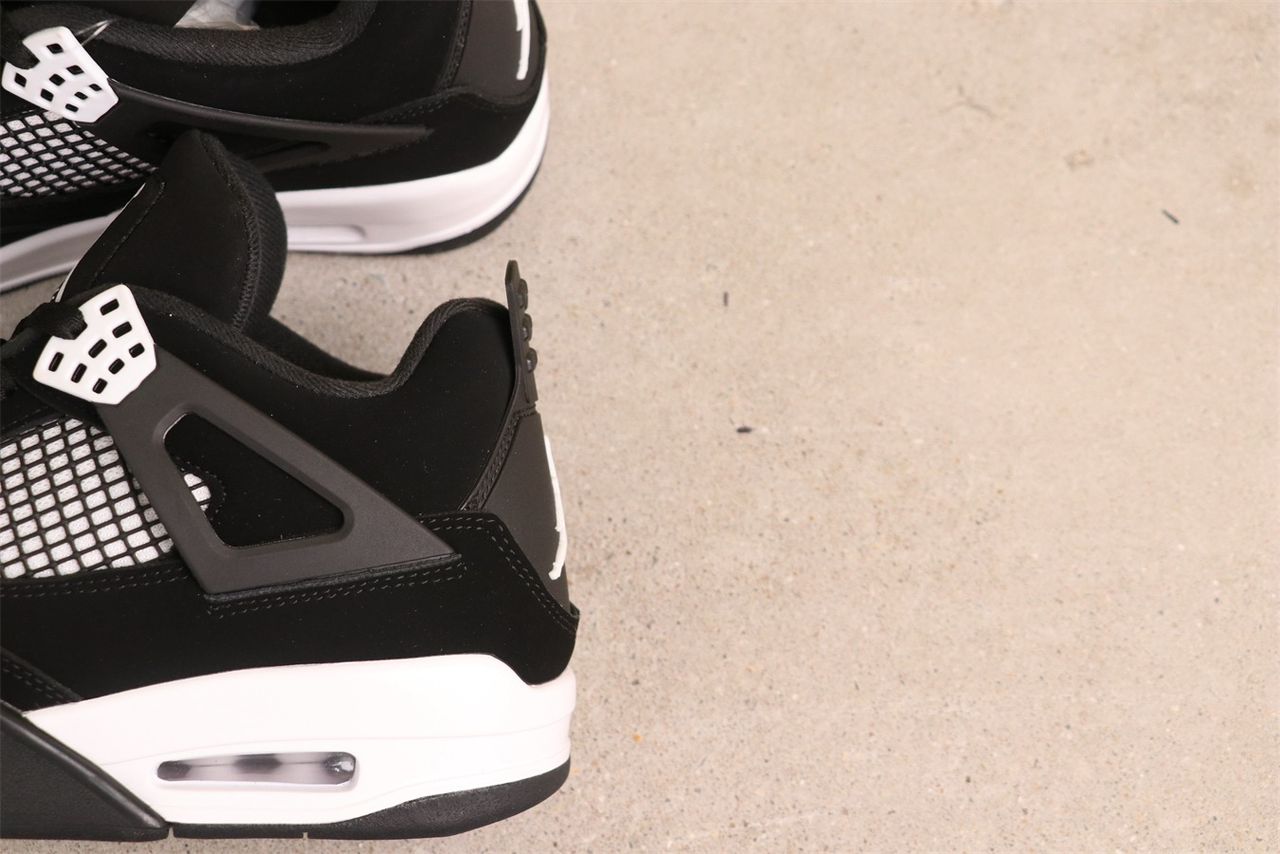 Jordan 4 black 2024