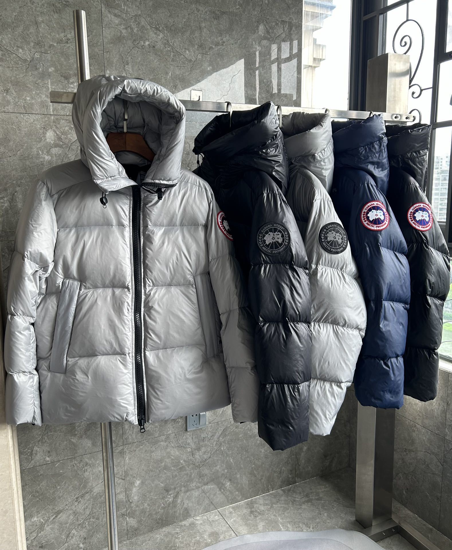 Canada Goose Crofton Puffer – Silver Ice Edition