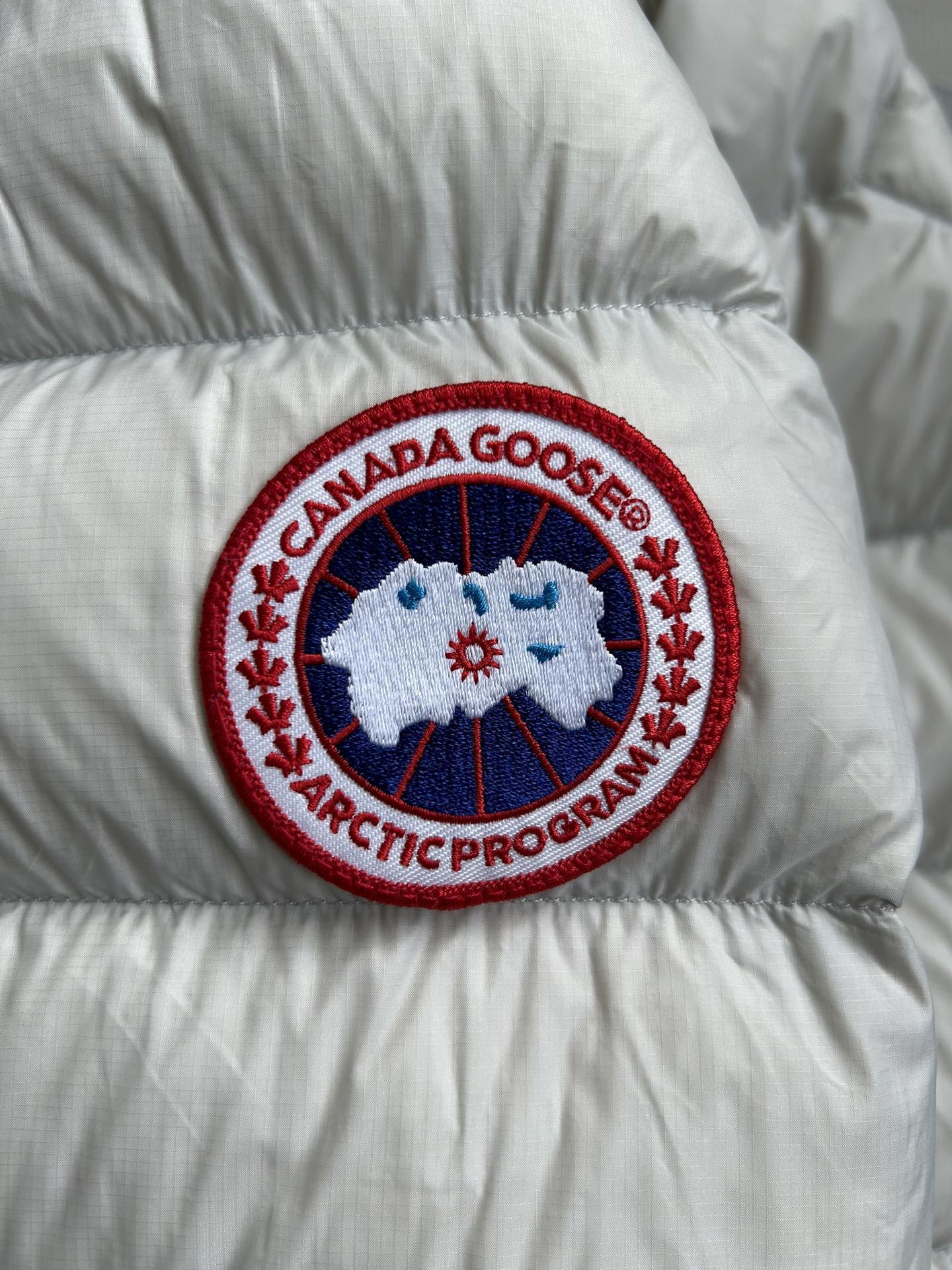 Canada Goose HyBridge Lite Jacket – Silver Edition