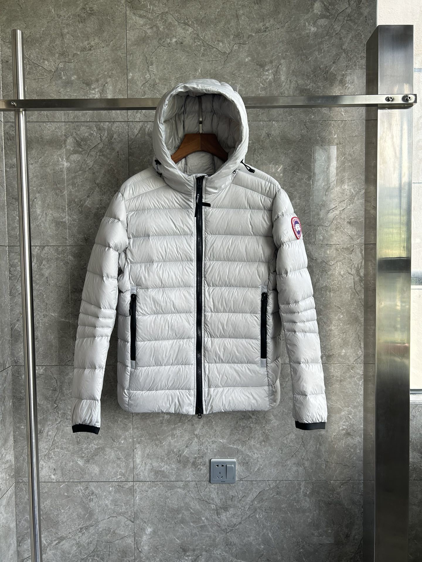 Canada Goose HyBridge Lite Jacket – Silver Edition
