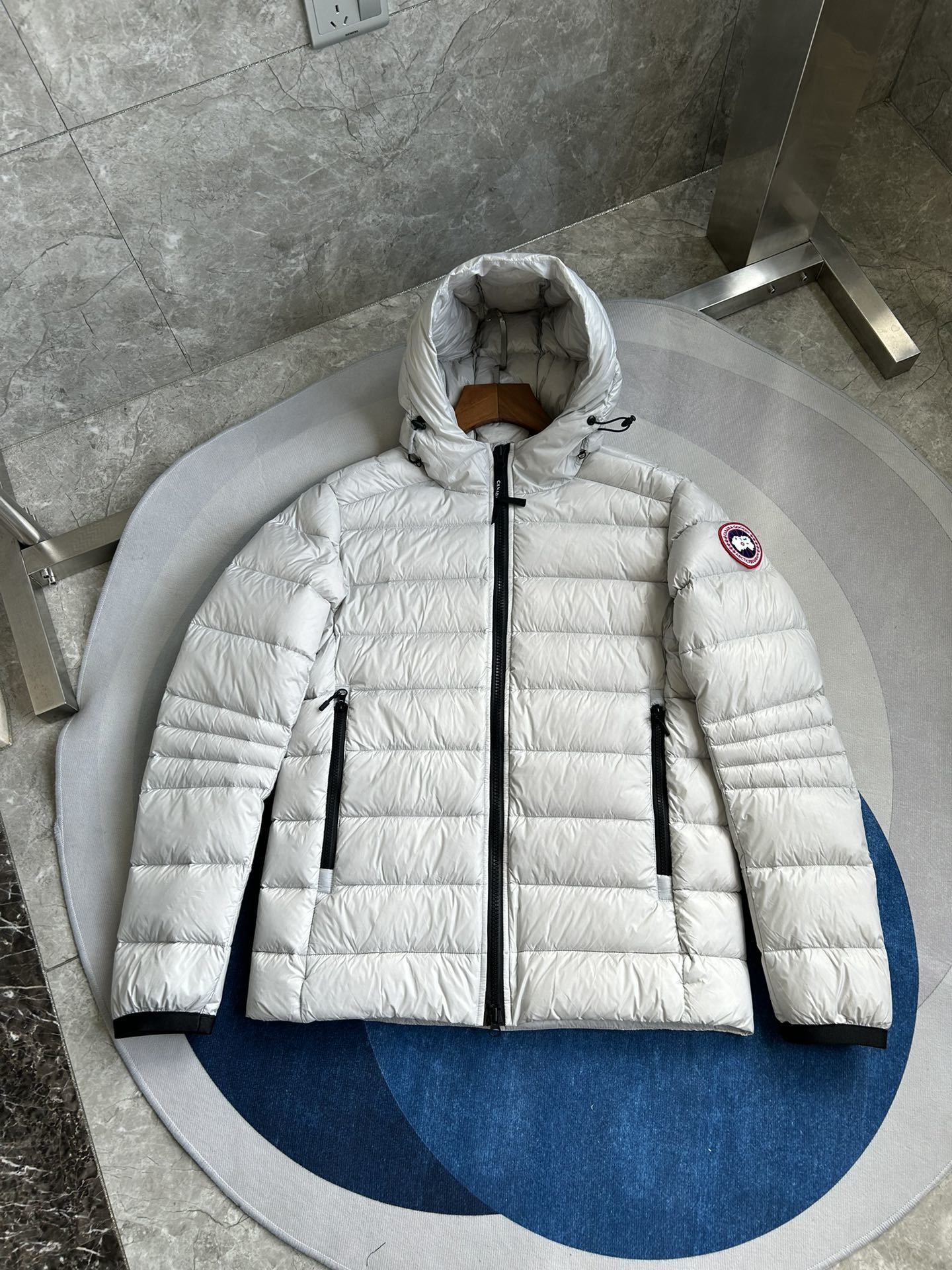 Canada Goose HyBridge Lite Jacket – Silver Edition