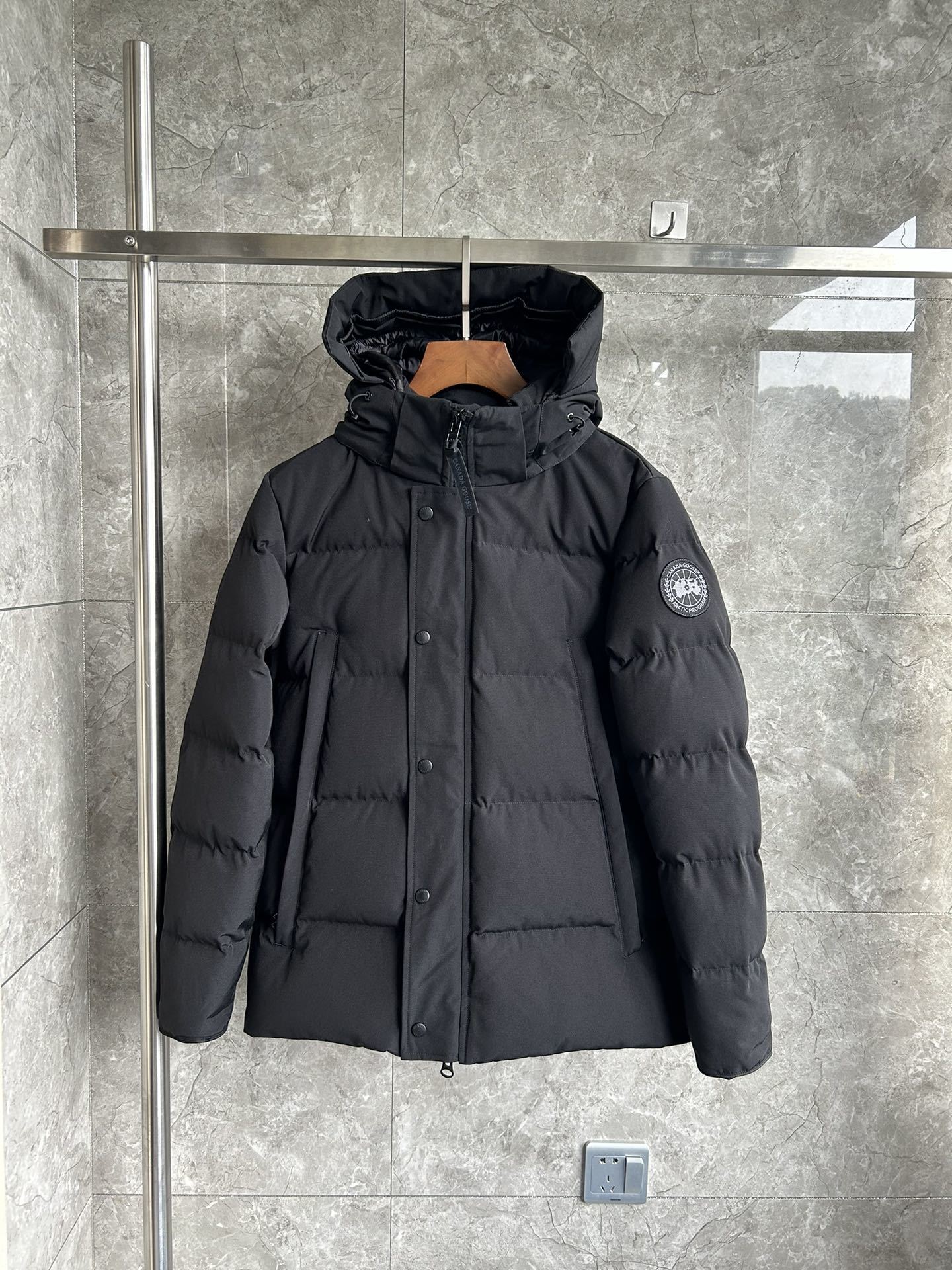 Canada Goose Crofton Puffer – The Black Label Edition